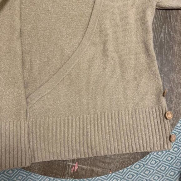 Ugg Tinley Wrapped Knit Cardigan Sweater Buttons
Tan Size S - Picture 10 of 12